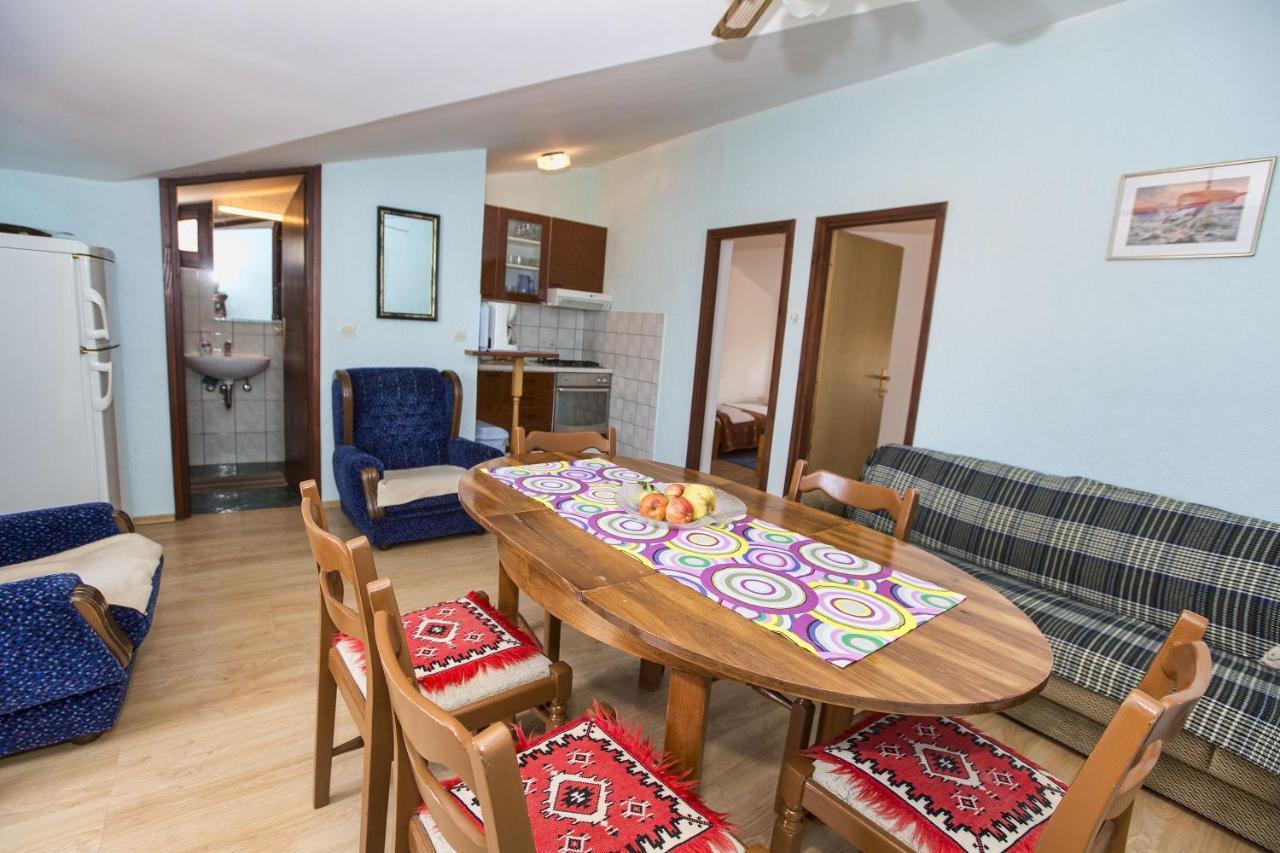 Apartmani Marijana Cesarica Luaran gambar