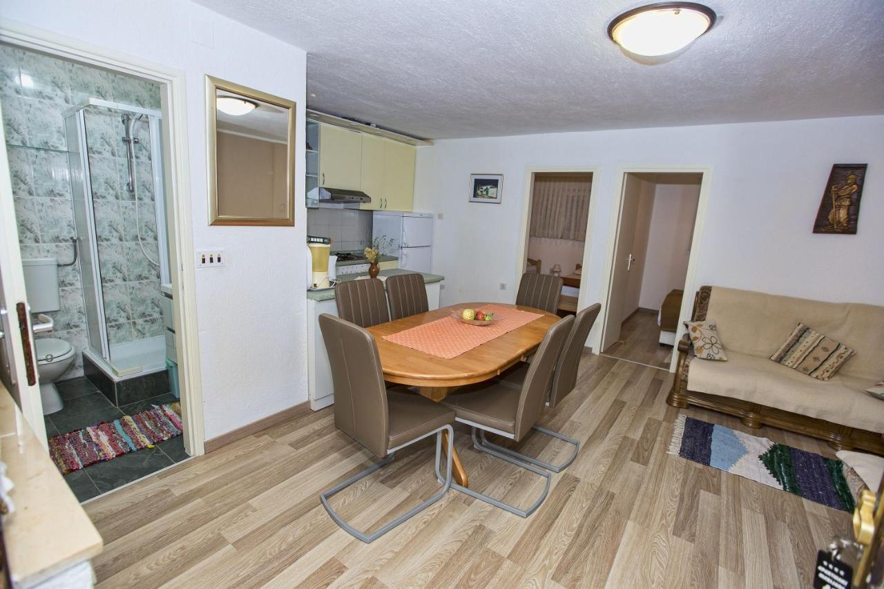 Apartmani Marijana Cesarica Luaran gambar
