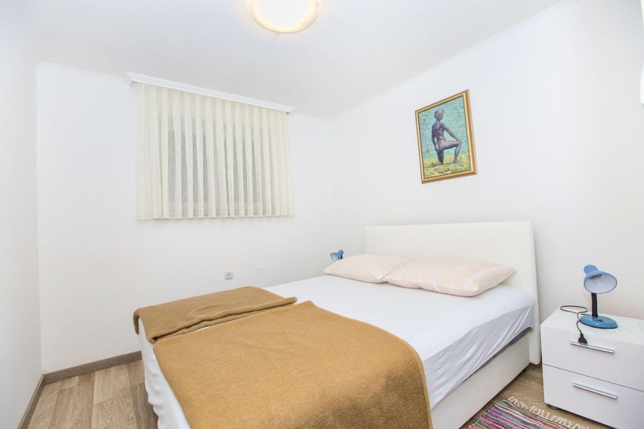 Apartmani Marijana Cesarica Luaran gambar